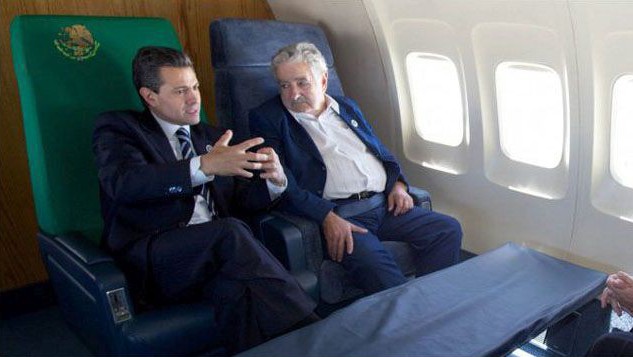 18. Urugwajski prezydent Jose Mujica, nazywany najbiedniejszym prezydentem świata. Nie posiada prezydenckiego samolotu, więc poprosił prezydenta Meksyku o podrzucenie do domu.