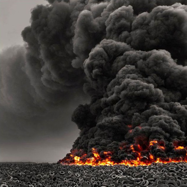 8. W kwietniu 2012 roku wybuch pożar 5 milionów opon w Jahra, w Kuwejcie.