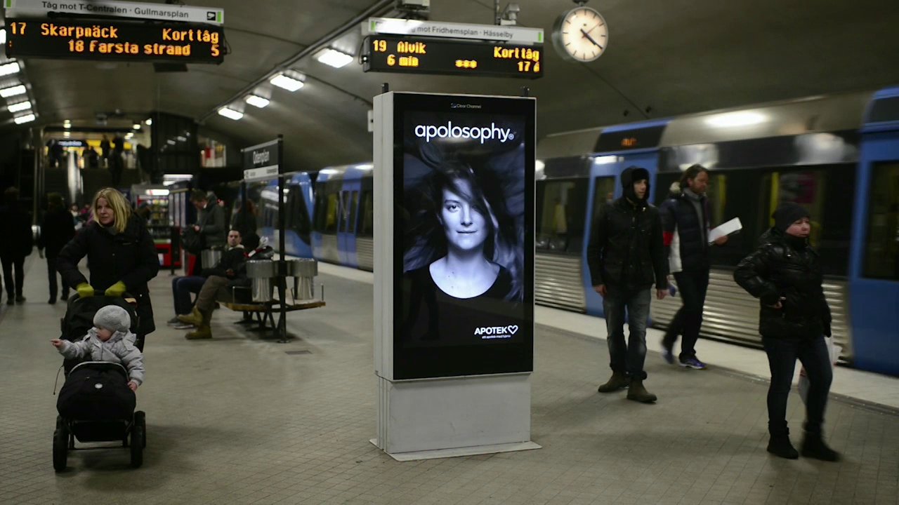 Świetna reklama, która reaguje na przejeżdżające metro.