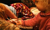 2-latka żyjąca z rodzicami uzależnionymi od narkotyków.