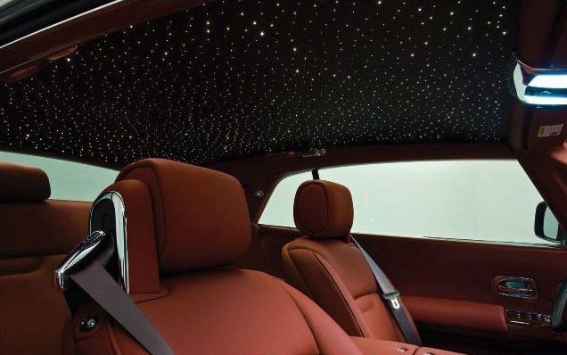 10. Rolls Royce Phantom z "gwieździstym dachem".