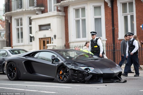 Wypadek Aventadora na Londyńskich drogach.