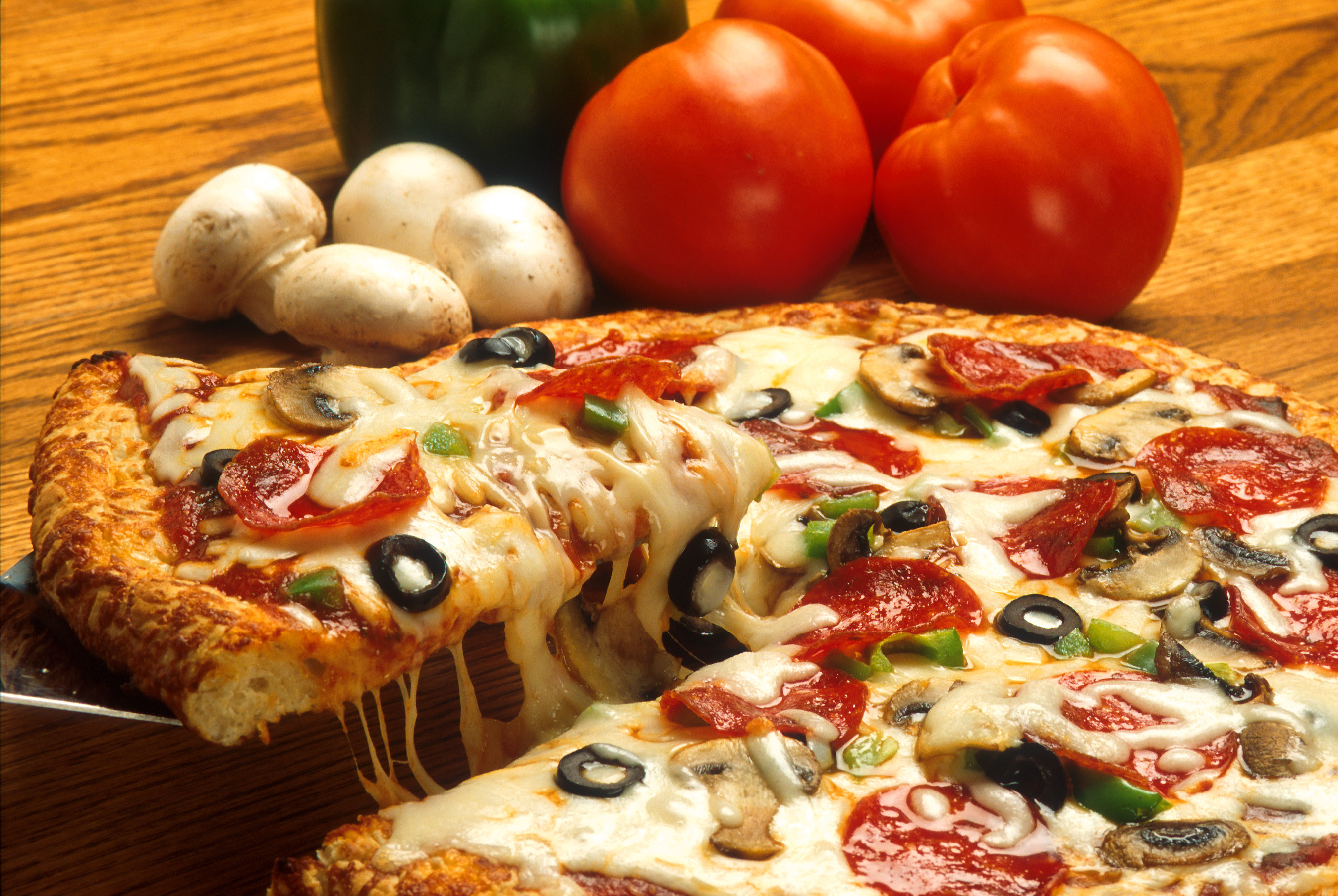 41 powodów dla których jedzenie pizzy jest lepsze niż bycie w związku.