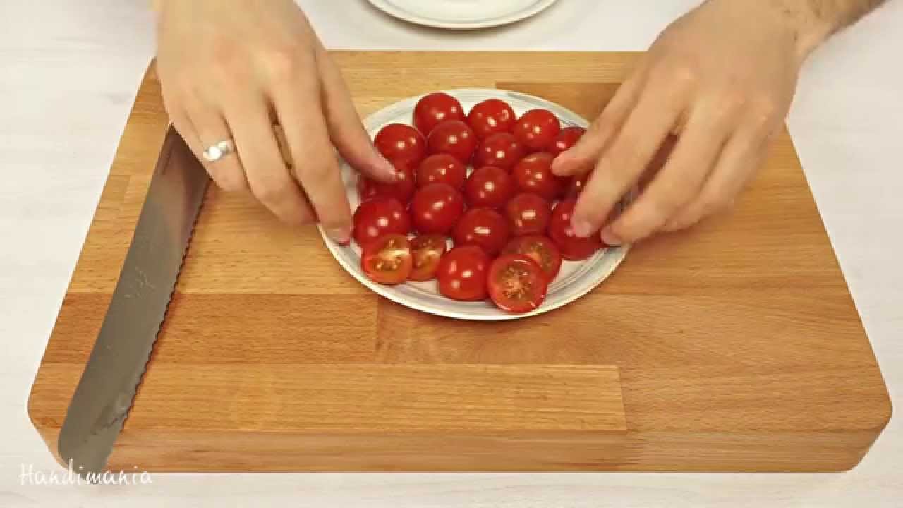 Prosta sztuczka na to jak przekroić 20 pomidorków koktajlowych w 5 sekund.