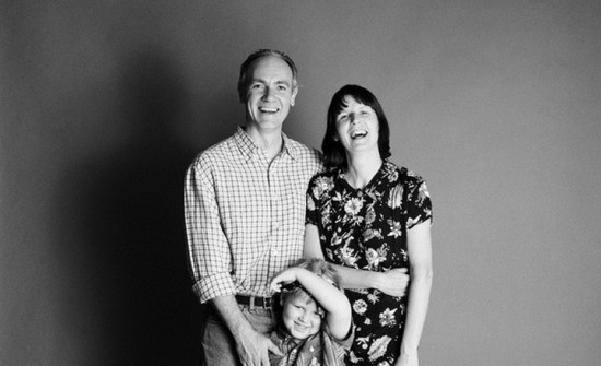 Pewna rodzina fotografowała się przez 21 lat. Zobacz efekt.