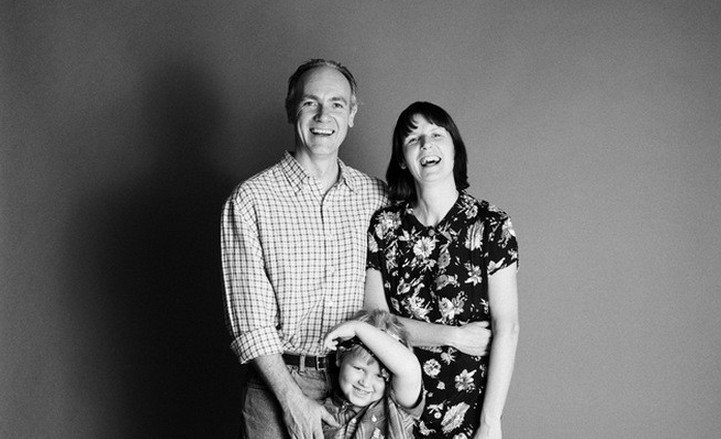 Pewna rodzina fotografowała się przez 21 lat. Zobacz efekt.
