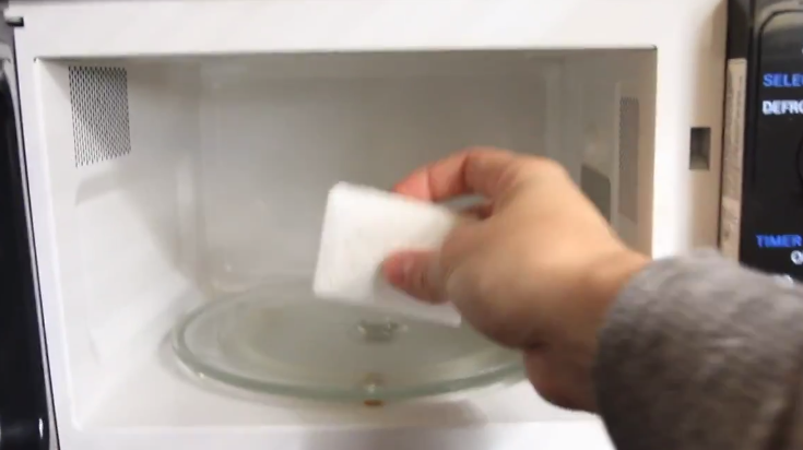 Pewnie zawsze się zastanawiałeś co się stanie po włożeniu mydła do mikrofalówki, mamy odpowiedź.