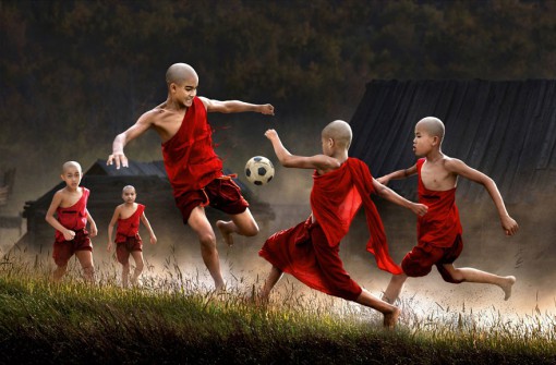 Magiczne zdjęcia uchwycające radość bawiących się dzieci z różnych stron świata.