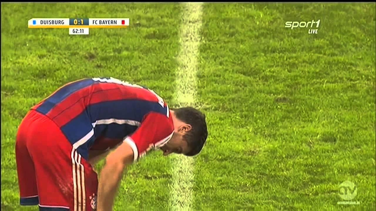 Robert Lewandowski debiutuje w Bayernie Monachium strzelając od razu bramkę.