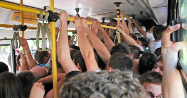 19 powodów, dla których jazda autobusem latem jest najgorsza.