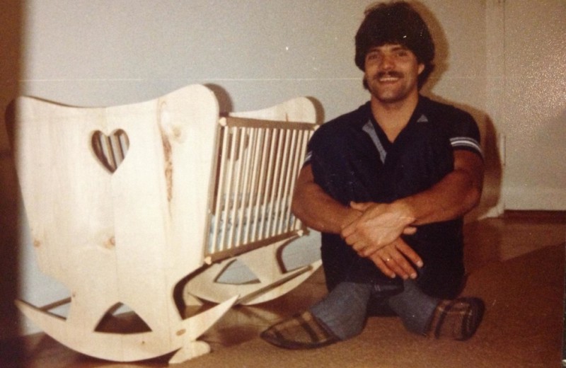 30 lat temu ojciec zrobił dla swojego syna kołyskę. Poczekaj aż zobaczysz co zrobił po latach jego syn.