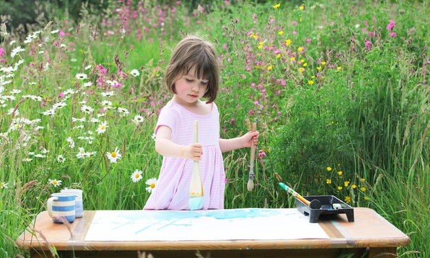 5-letnia dziewczynka z autyzmem tworzy nieprawdopodobnie piękne obrazy.