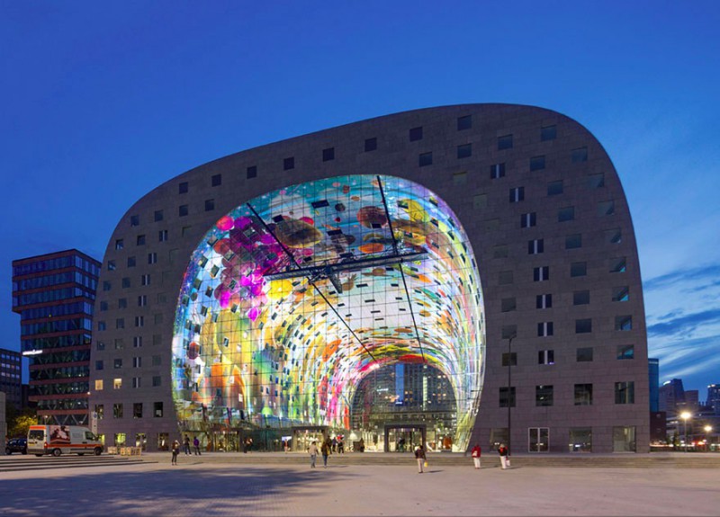 Ten spektakularny mural o powierzchni ponad 3000 m2 zdobi nowo wybudowaną halę targową w Rotterdamie.