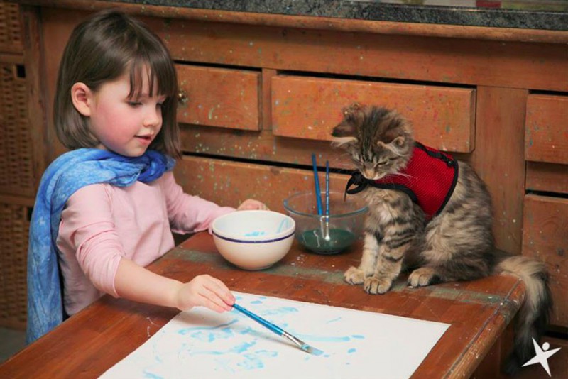 Wzruszająca przyjaźń pięcioletniej dziewczynki z autyzmem i jej terapeutycznego kota.
