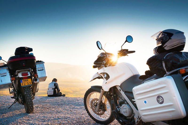 Rzucili pracę i wybrali się w motocyklową podróż z Holandii do Mongolii.
