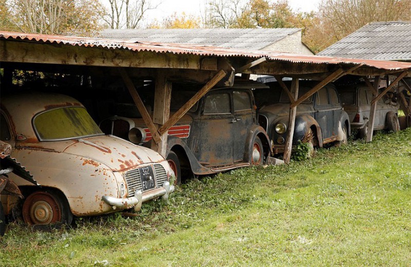 Ta kolekcja 60 aut znalezionych po 50 latach jest warta co najmniej 12 milionów funtów!