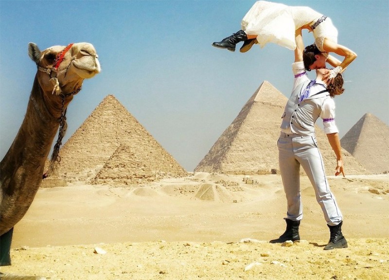 Para akrobatów wzięła ślub w 38 różnych miejscach na świecie w 83 dni.