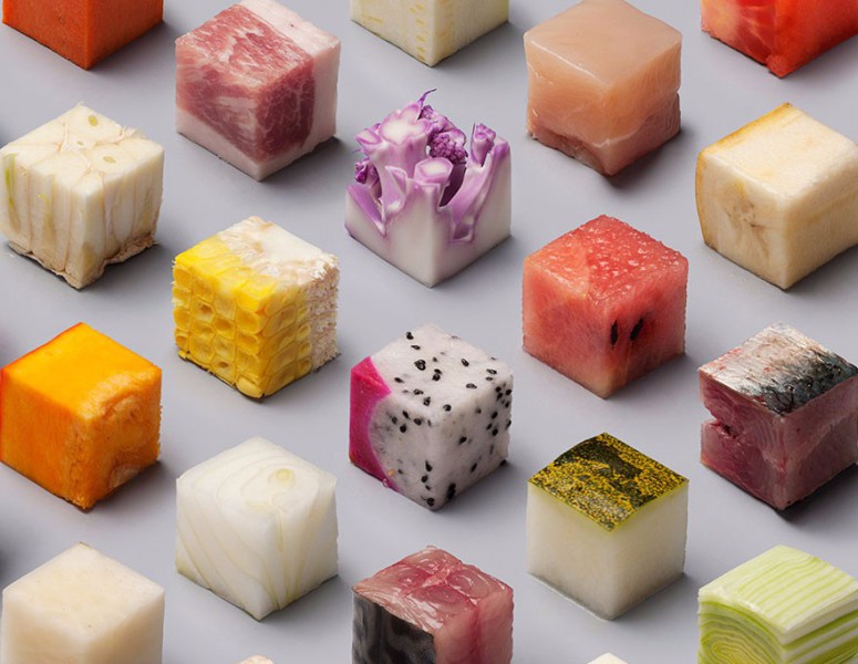 Artyści pokroili jedzenie na 98 idealnie równych kostek, aby sprawić, że każdy perfekcjonista zgłodnieje.
