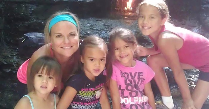 Ta kobieta zaadoptowała 4 córki swojej najlepszej przyjaciółki, która zmarła na raka mózgu.