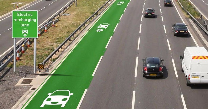 Wielka Brytania testuje drogi napędzające samochody zasilane energią elektryczną.