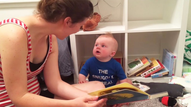 Ten niemowlak tak bardzo kocha literaturę, że reaguje płaczem na koniec każdej książki.