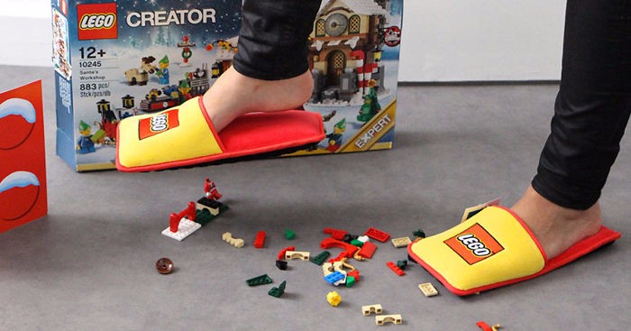 LEGO kreuje specjalistyczne, domowe obuwie, mające zakończyć okres 66 lat niewyobrażalnego bólu.