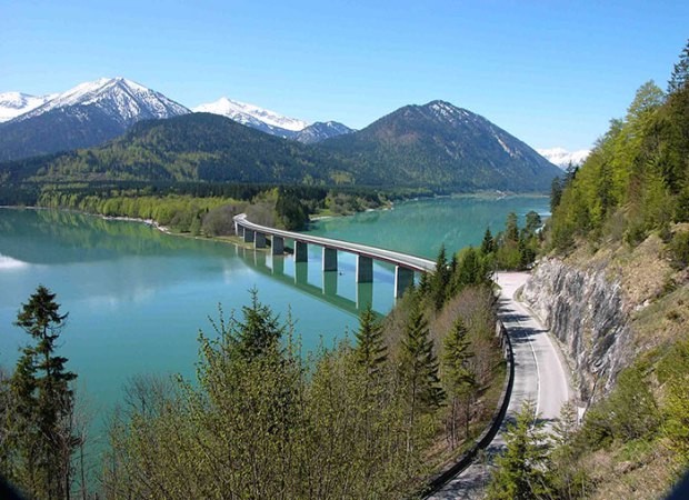 Niemcy otwierają fragment 100-kilometrowej, pierwszej na świecie autostrady dla rowerów.