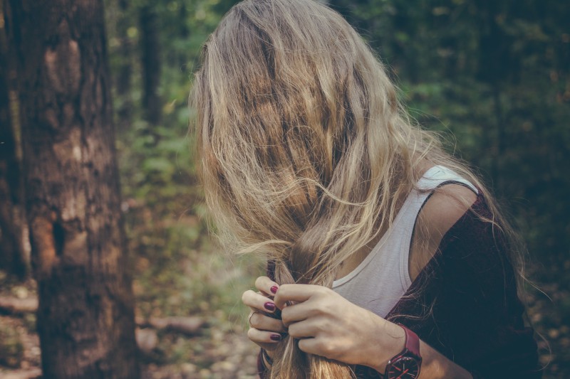 15 codziennych problemów osób o wyjątkowo niesfornych włosach.
