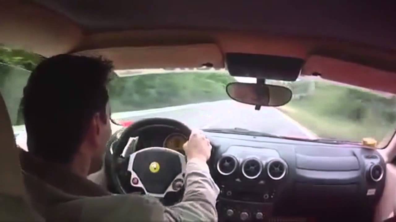 Co powoduje jazdę próbną w Ferrari