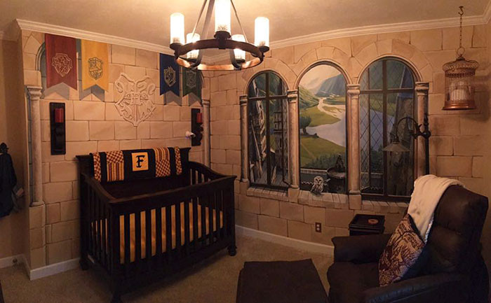 Kochający rodzice przemienili pokój swojego syna w magiczne wnętrze komnaty Hogwartu.