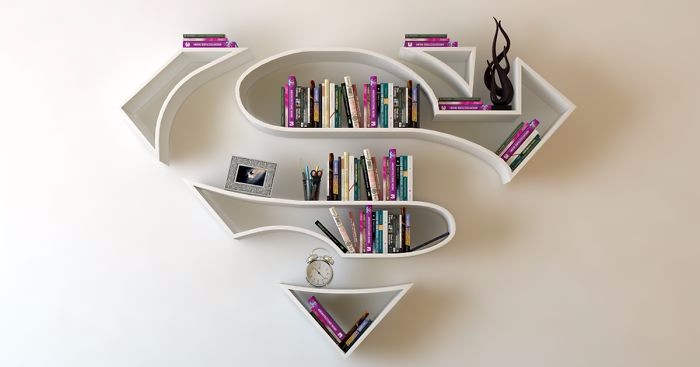 Turecki artysta projektuje półki na książki inspirowane światem superbohaterów.