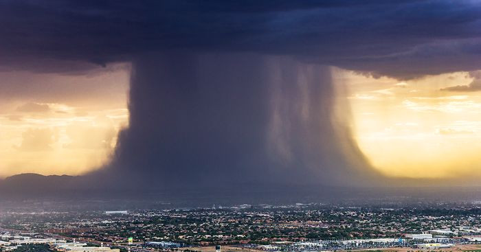 Amerykański fotograf uchwycił na zdjęciach potężne zjawisko prądu spadającego.