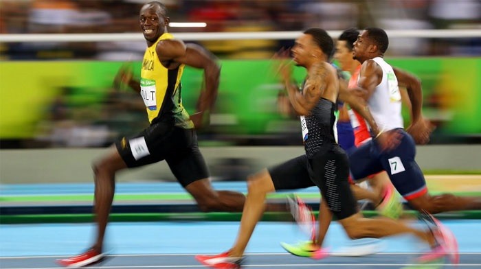 10 zabawnych reakcji internautów na zwycięski uśmiech Usaina Bolta.