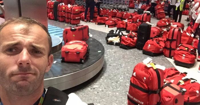 Brytyjscy olimpijczycy rozpoczęli powrót z Rio od poszukiwania swoich walizek. Były identyczne!