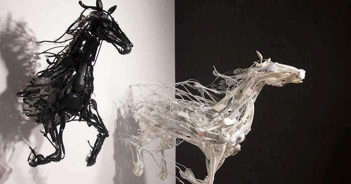 Artystka z Japonii używa plastiku z recyklingu do kształtowania widowiskowych rzeźb zwierząt w ruchu.