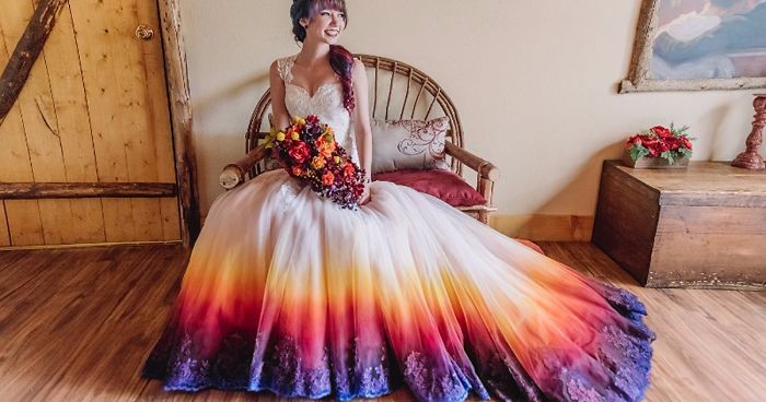 Gradientowe suknie ślubne – najnowszy trend, który nada barw każdej ceremonii.