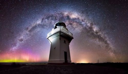 Para astrofotografów spędza zimy w Nowej Zelandii, dokumentując piękno nocnego nieba.