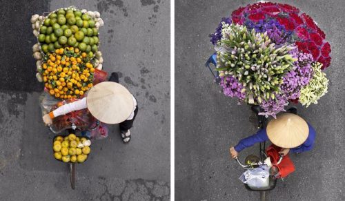 Artysta z Hanoi podziwia świat z perspektywy mostów, fotografując lokalnych sprzedawców.