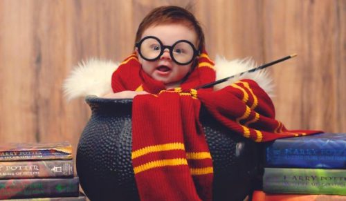 Miłośniczka Harry’ego Pottera przebrała swoje 3-miesięczne dziecko za młodego czarodzieja.
