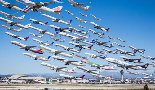 10 niewiarygodnych ujęć samolotów stłoczonych na niebie.