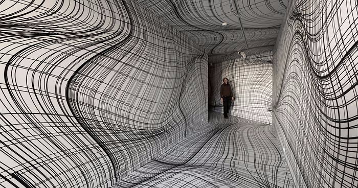 Austriacki artysta kreuje iluzjonistyczne przestrzenie na bazie trójwymiarowych murali.