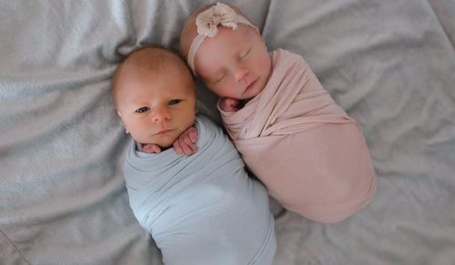 Zorganizowali sesję zdjęciową dla maleńkich bliźniaków, którym nie dane było wspólnie dorastać.