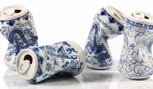Zgniecione puszki czy porcelana z dynastii Ming? Pomysłowe połączenie tradycji z nowoczesnością.