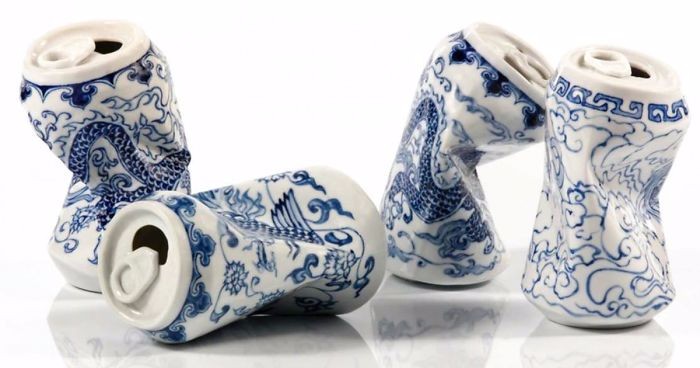 Zgniecione puszki czy porcelana z dynastii Ming? Pomysłowe połączenie tradycji z nowoczesnością.