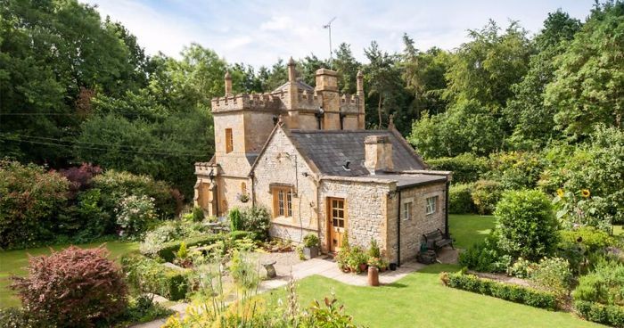 Najmniejszy zamek w Anglii wystawiony na sprzedaż – kosztuje nie więcej niż mieszkanie w Londynie!