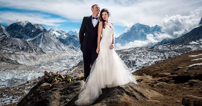 Pobrali się na szczycie Mount Everestu, zachwycając świat ślubną sesją zdjęciową w zjawiskowej scenerii.