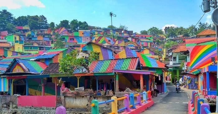 Kampung Pelangi – tęczowa wioska w Indonezji, o której usłyszy wkrótce cały świat.