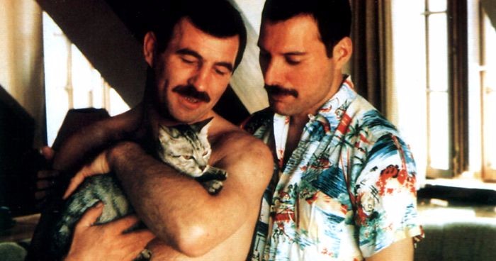 10 niespotykanych zdjęć Freddiego Mercury’ego i jego partnera. Minęło 30 lat, a ich miłość wciąż zdaje się być obecna!