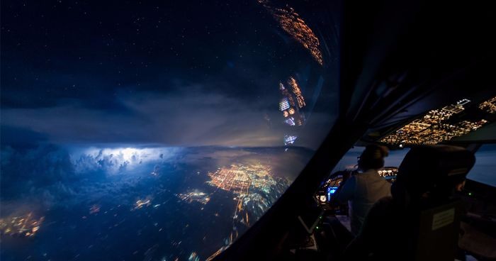 Pilot Boeinga 747 fotografuje świat z perspektywy kokpitu. Te widoki zapierają dech w piersiach!