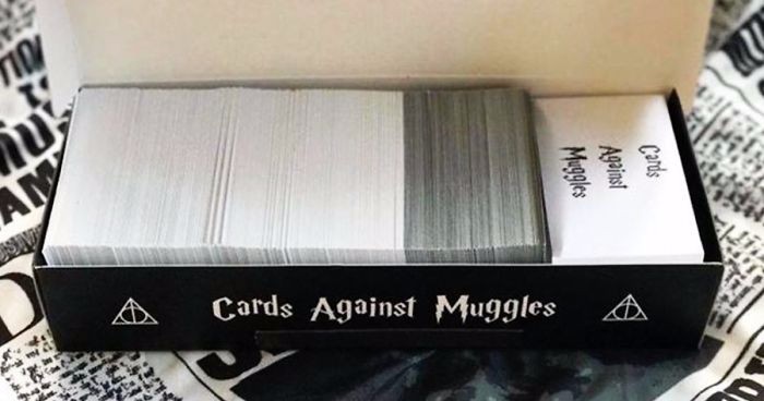 Cards Against Muggles – anglojęzyczna Loża Szyderców dla miłośników Harry’ego Pottera.